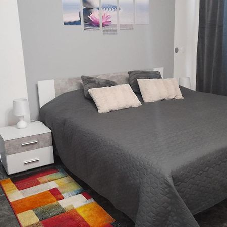 Apartmani Delas 2 Pjescana Uvala Esterno foto