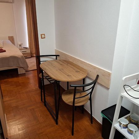 Apartmani Delas 2 Pjescana Uvala Esterno foto
