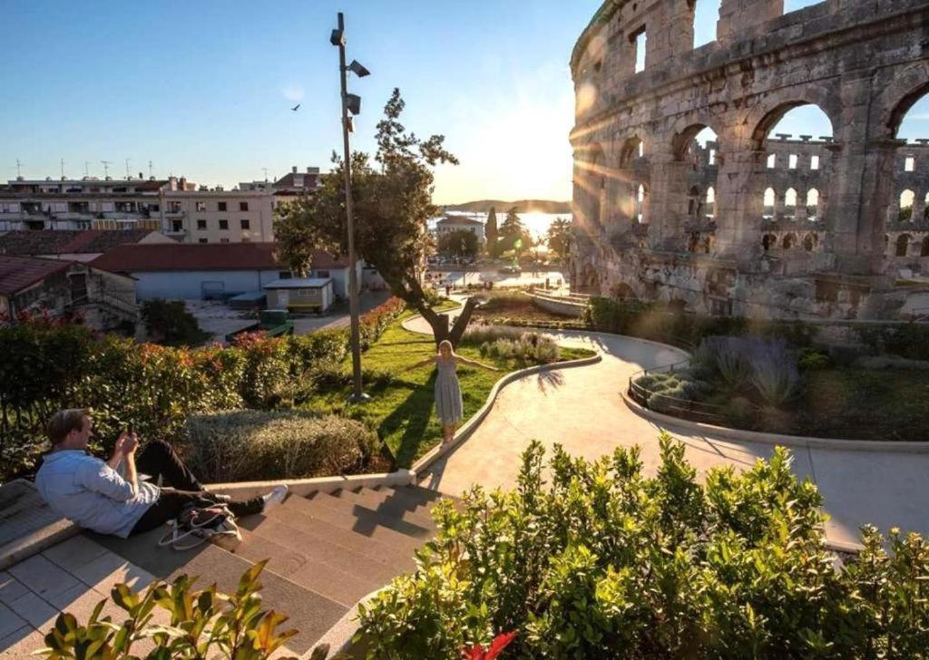Apartmani Delas 2 Pjescana Uvala Esterno foto