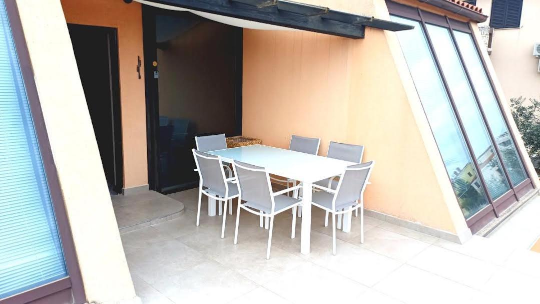 Apartmani Delas 2 Pjescana Uvala Esterno foto