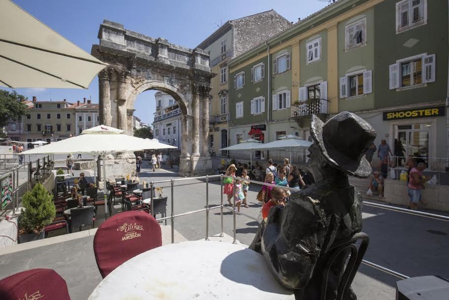 Apartmani Delas 2 Pjescana Uvala Esterno foto
