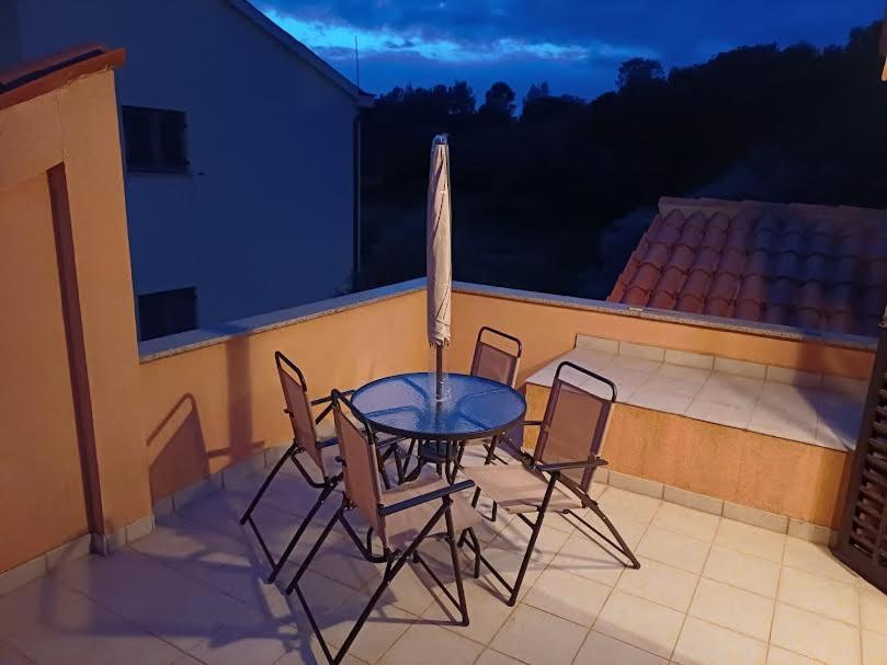Apartmani Delas 2 Pjescana Uvala Esterno foto