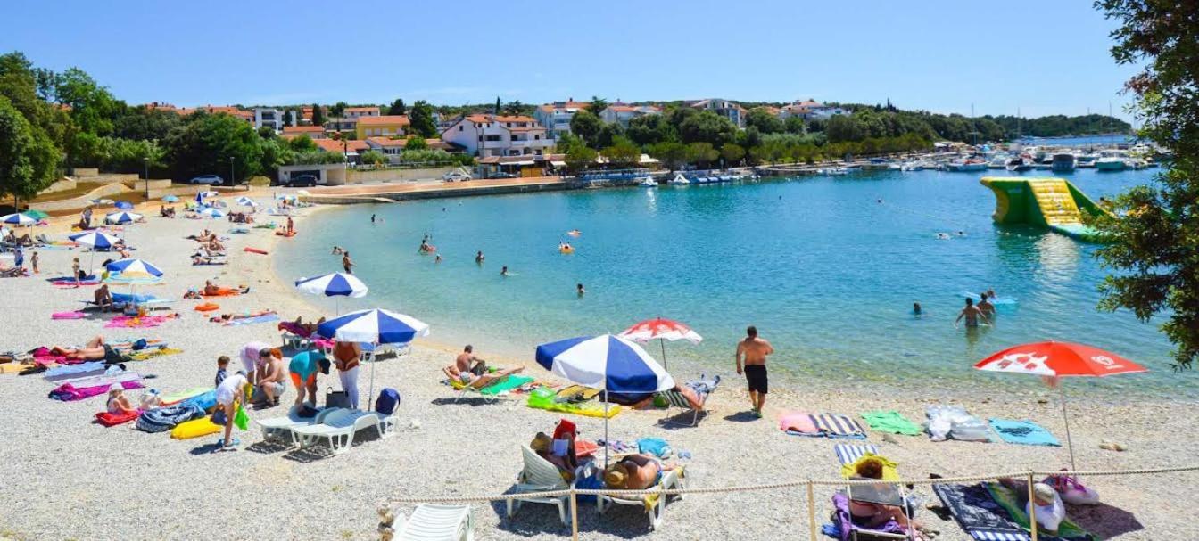 Apartmani Delas 2 Pjescana Uvala Esterno foto