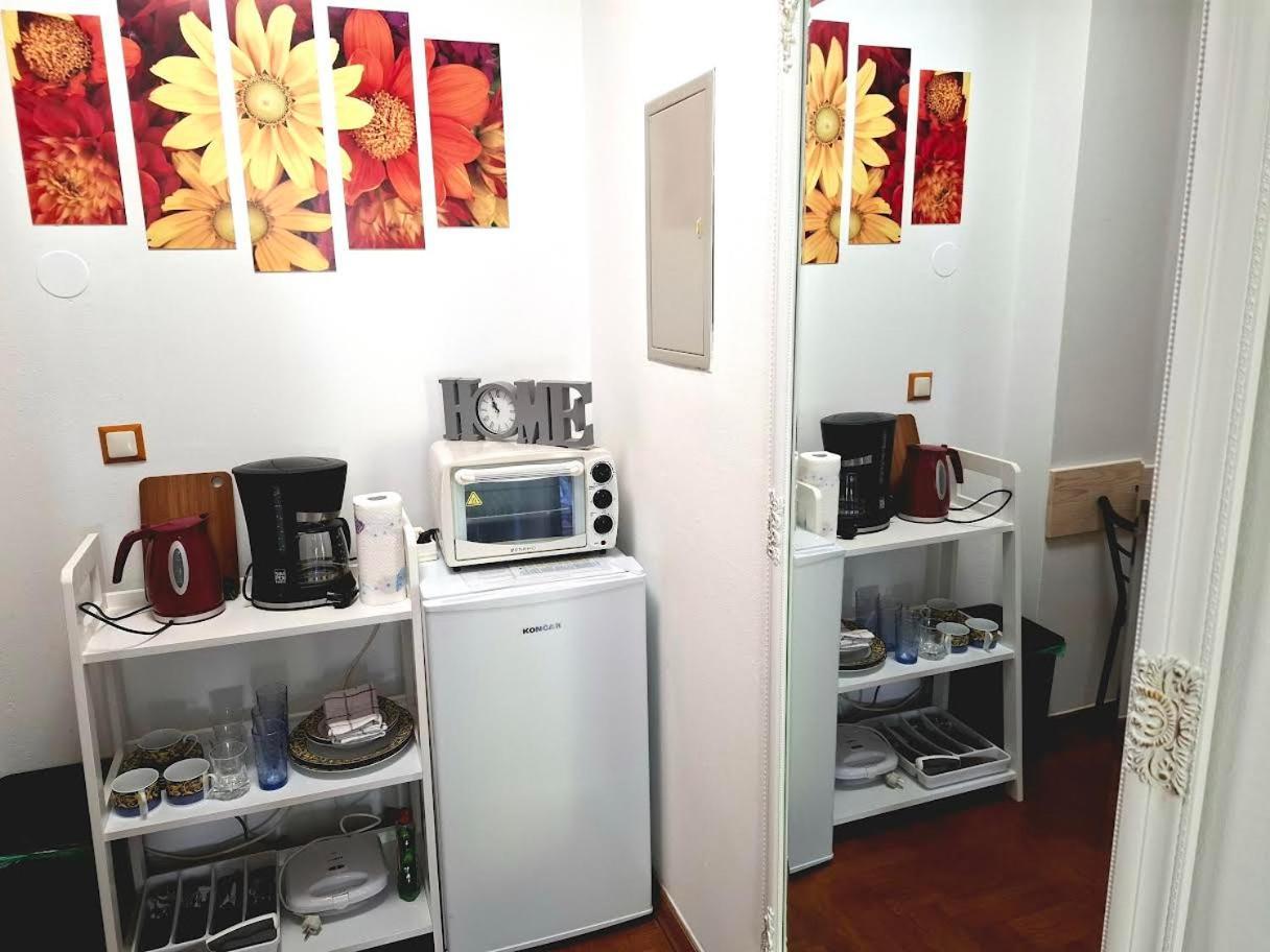 Apartmani Delas 2 Pjescana Uvala Esterno foto