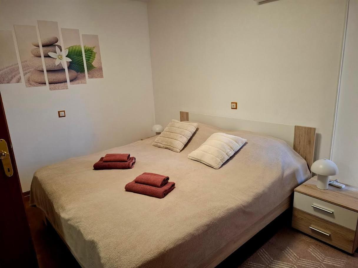 Apartmani Delas 2 Pjescana Uvala Esterno foto