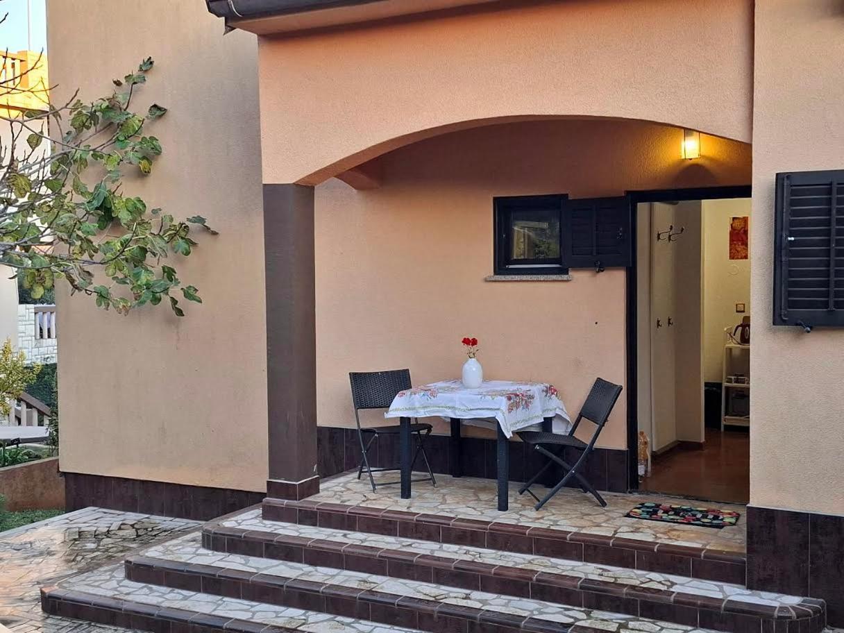 Apartmani Delas 2 Pjescana Uvala Esterno foto