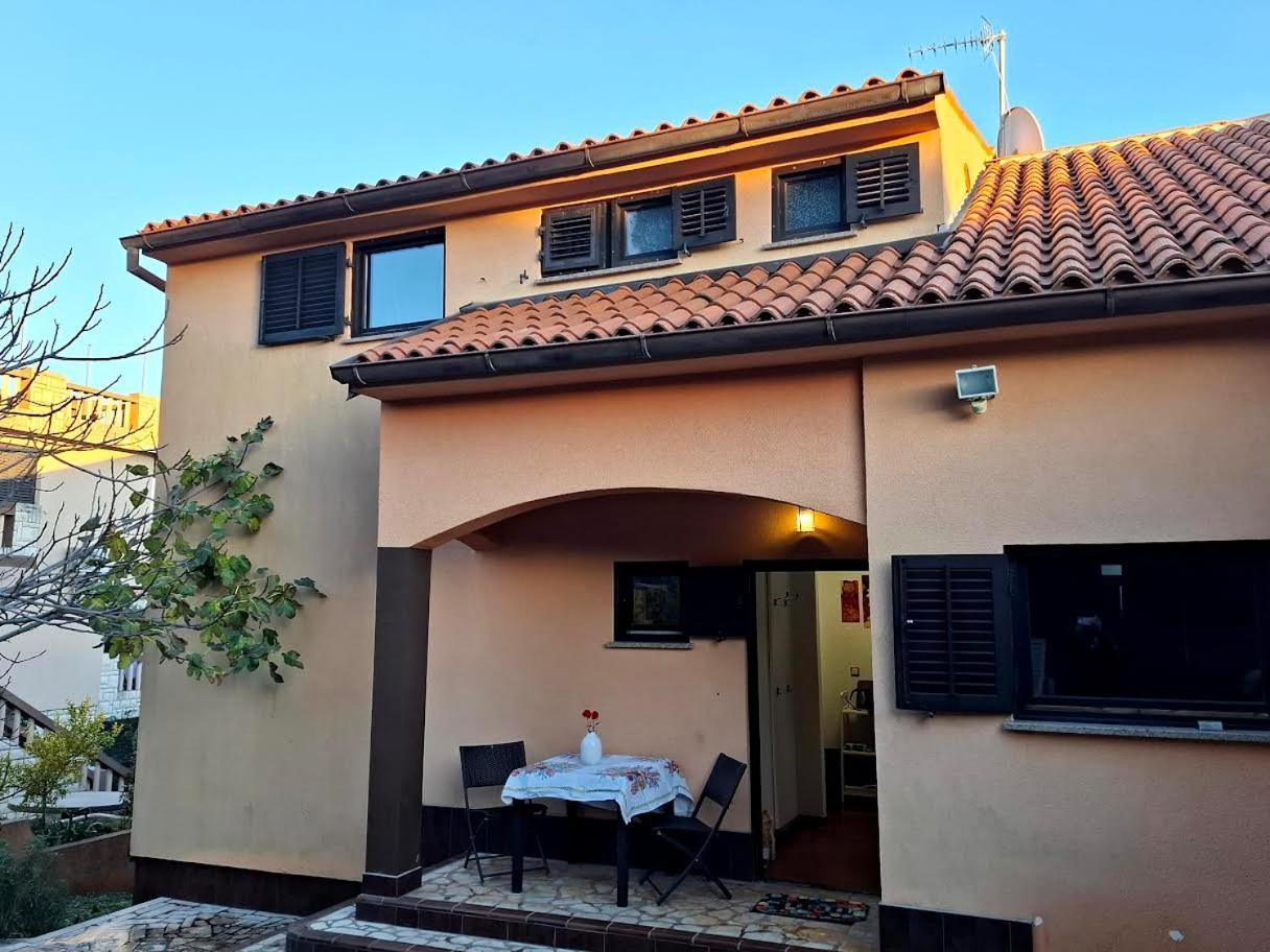 Apartmani Delas 2 Pjescana Uvala Esterno foto