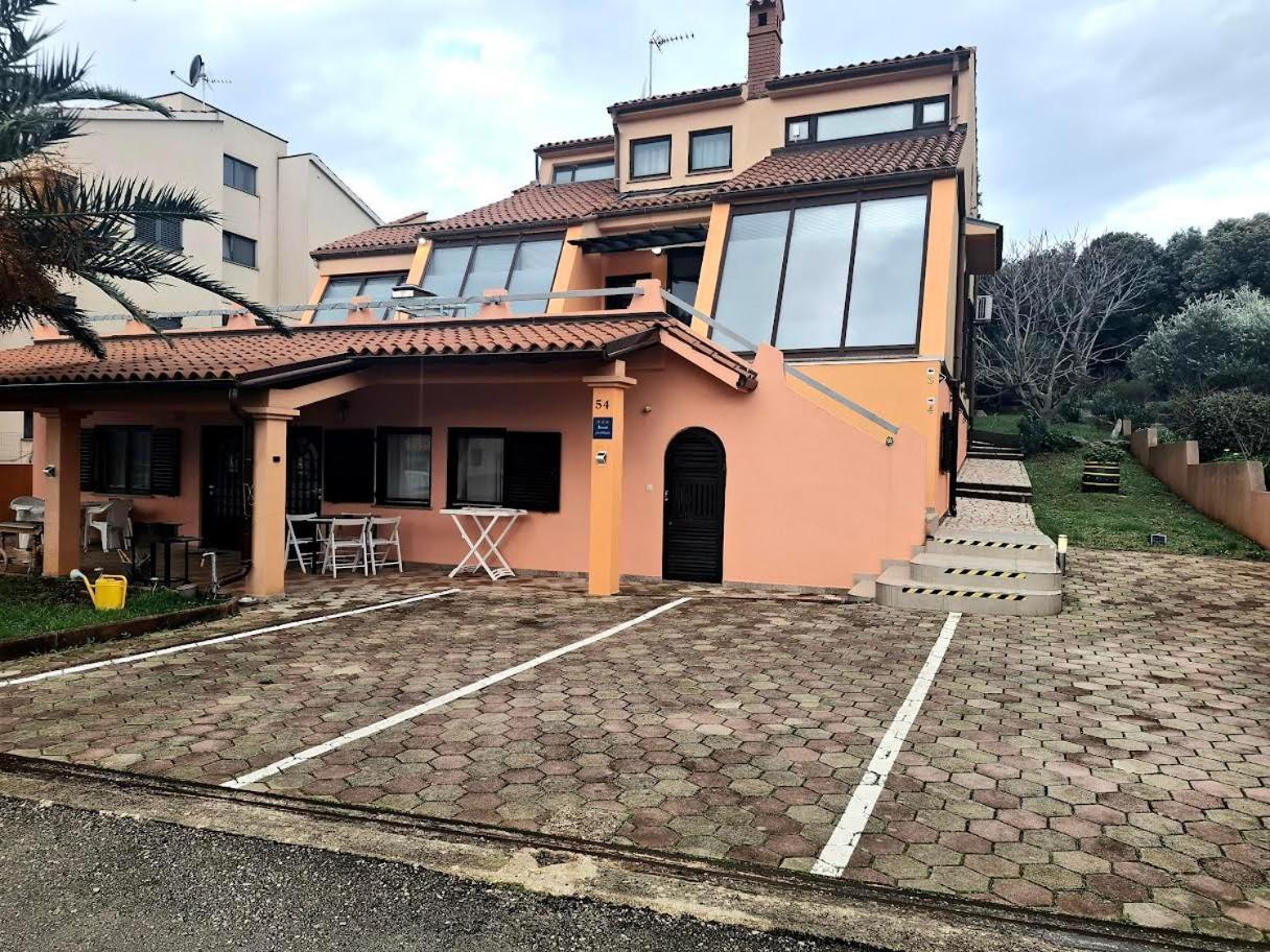 Apartmani Delas 2 Pjescana Uvala Esterno foto