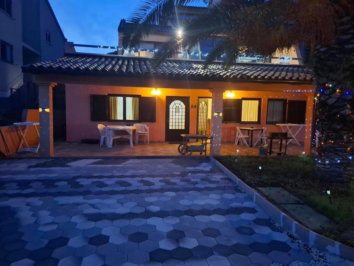 Apartmani Delas 2 Pjescana Uvala Esterno foto